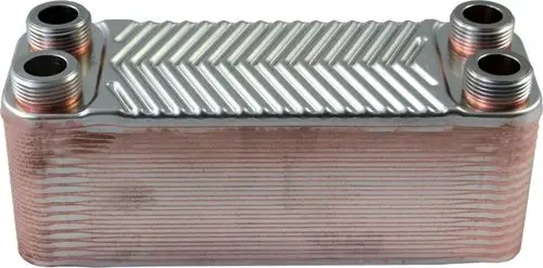 Plattenwärmetauscher mit mehreren Anschlüssen, gefertigt aus Metall, möglicherweise für Heizungs- oder Kühlanwendungen. Produkt von Wolf zu Systemtrennung.